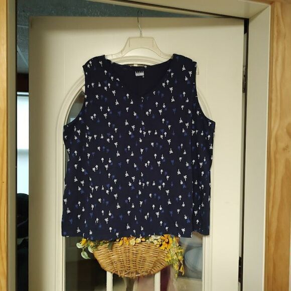 Basic Editions Navy Blue With Anchors Tank Top Size Women's 2X Worn 1 Time - Picture 1 of 2